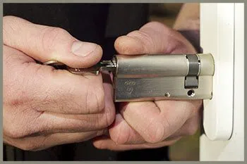 Near North Side IL Locksmith Store Near North Side, IL 312-281-6004